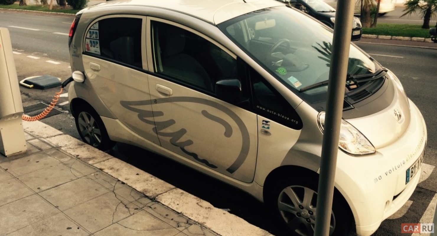 4 колеса и розетка. Где на юго-западе Москвы можно зарядить электрокар