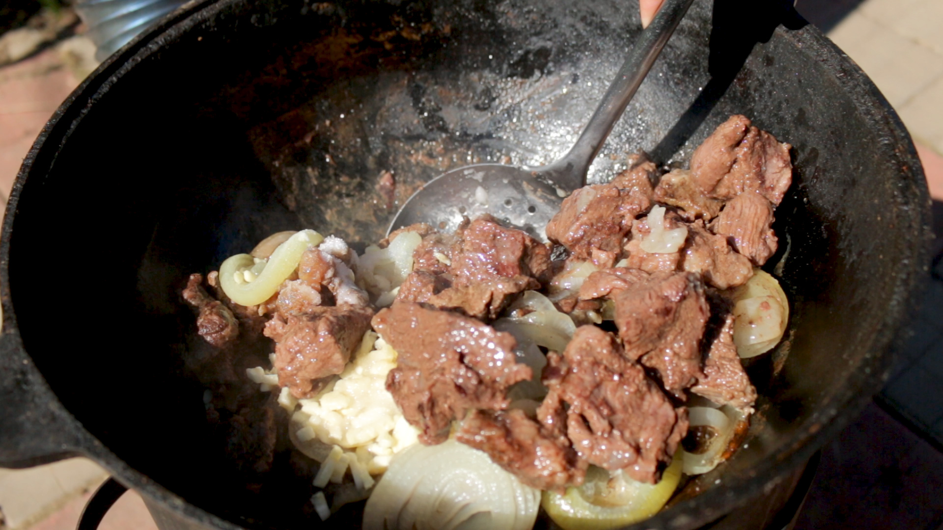 Мясо по кремлевски из говядины на сковороде рецепт с фото пошагово