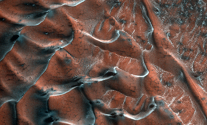 На Марсе увидели двигающиеся узоры на ледниках: они растут, несмотря на то, что на планете нет осадков Культура