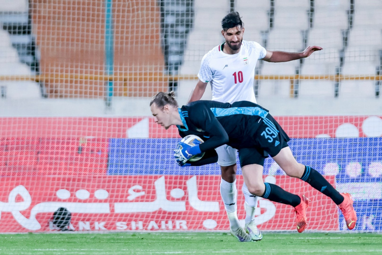 Футбол: Сафонов помог России сыграть в Тегеране вничью со сборной Ирана