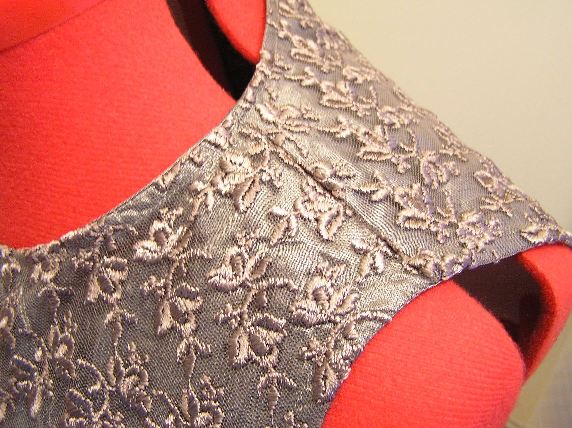 Как укрепить и обработать пройму в кружевных платьях