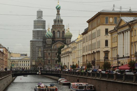 МЧС предупредило петербуржцев о дождях с грозами в субботу