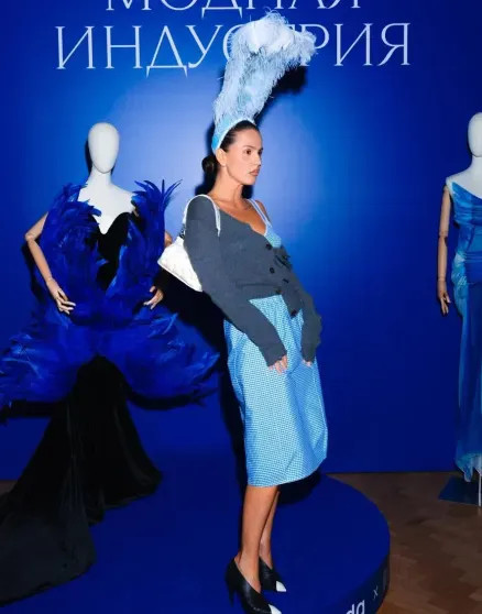 Аня Чиповская, Александр Рогов, падчерица Ивана Урганта Эрика Кикнадзе, Александр Гудков и Ксения Собчак в модных образах на ужине The Blueprint платье, Ольга, Ксения, Александр, Собчак, надела, Prada, появилась, Чиповская, позировала, ЧиповскаяАня, ИсаковаВиктория, КарпутьОльга, СерябкинаКатя, Кищук, Виктория, Кикнадзе, СтаршенбаумОльга, СоловьёваИрина, Мухина