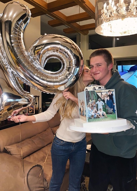 Sweet 16: сын Дмитрия Пескова отметил день рождения в компании Татьяны Навки и сестер Лизы и Нади Sweet 16: сын Дмитрия Пескова отметил день рождения в компании Татьяны Навки и сестер Лизы и Нади Звезды,Новости о звездах