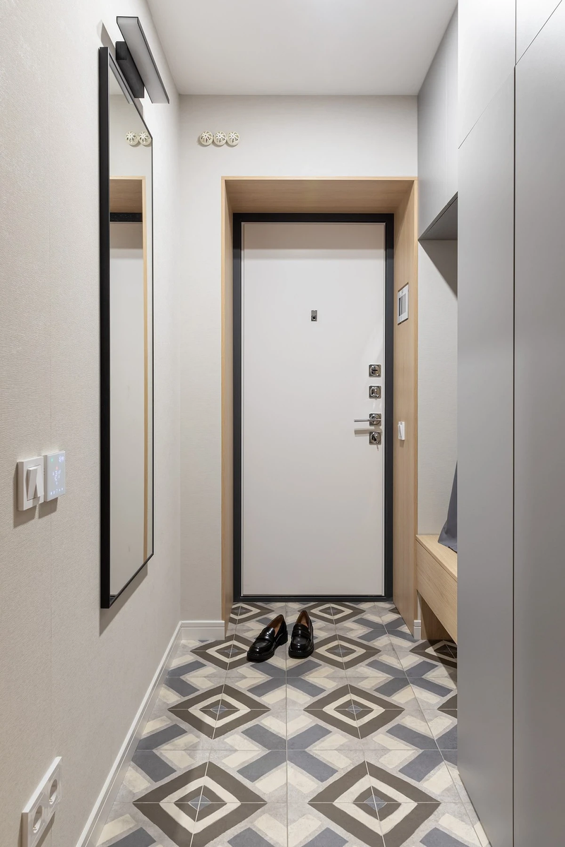 Дизайнер Ольга Воденеева оформила двухкомнатную квартиру 58 м² для семьи с ребенком. Интерьер стремились сделать максимально легким и визуально свободным от шкафов и вещей.-6