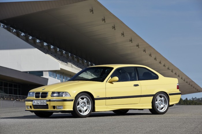 Второе поколение BMW M3 в кузове Е36. | Фото: cheatsheet.com. Второе поколение BMW M3 в кузове Е36. | Фото: cheatsheet.com.