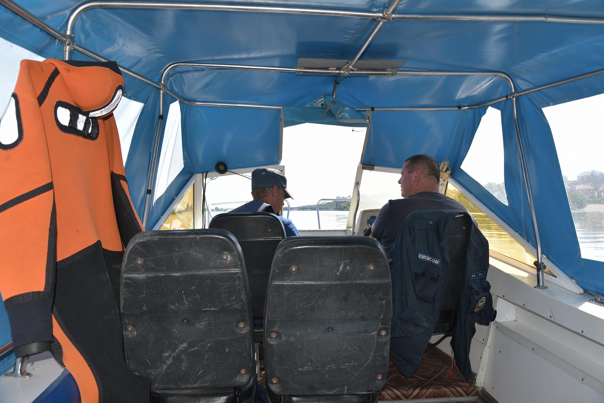 Воронежские спасатели помогли мужчине, который перевернулся на лодке
