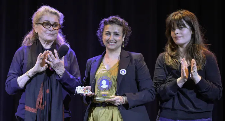 Катрин Денёв вышла в свет вместе с внучкой Катрин, Денёв, Биолэй, Антуанетты, имени, премии, лауреатом, актрисы, которая, вместе, церемонию, раскритиковали, Мастроянни, ФукАнна, внучка, 23летняя, Анной, французской, Вадим, чтобы