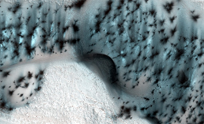 На Марсе увидели двигающиеся узоры на ледниках: они растут, несмотря на то, что на планете нет осадков узоры, всего, Планиция, Аркадия, равнине, потоки, северной, значит, узоров, касается, могла Что, сформировать, осадков, Марсе, Никаких, движению, благодаря, возникают, здесь, Антарктиды