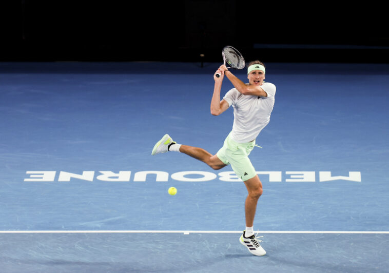 Медведев вырвал победу в пятисетовом триллере у Зверева и вышел в финал Australian Open
