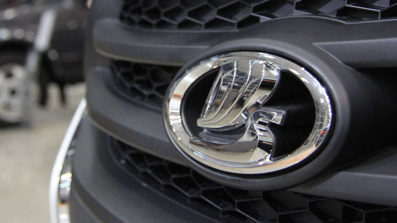 Мантуров допустил производство автомобилей Lada на московском заводе Renault