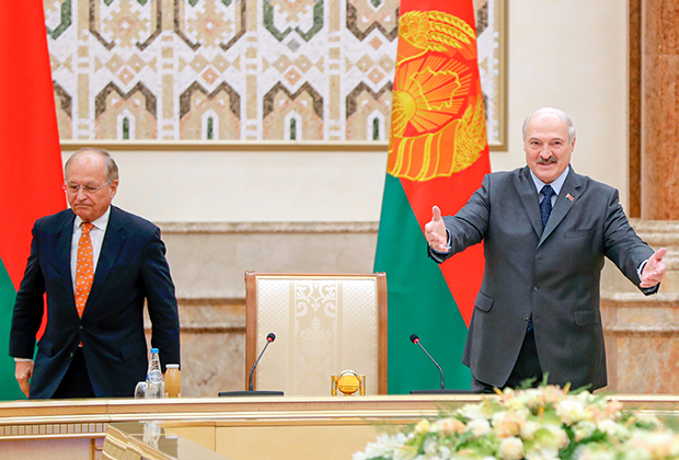 Александр Лукашенко приветствует участников Мюнхенской конференции в Минске, 2018 год