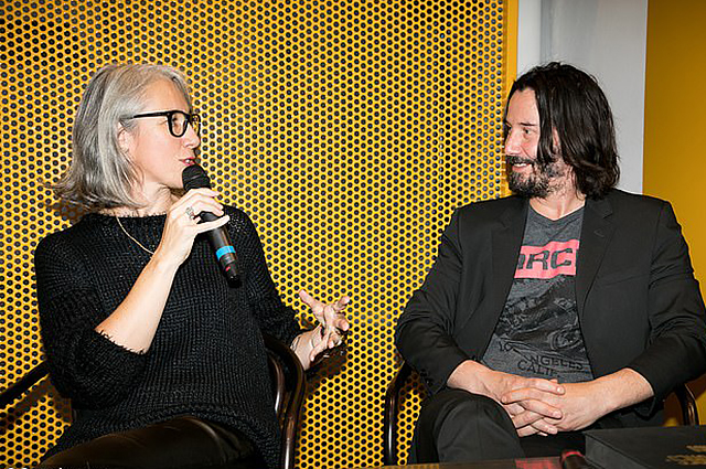 Инсайдеры об отношениях Киану Ривза и Александры Грант: "Она помогла ему пережить смерть его экс-возлюбленной" Инсайдеры об отношениях Киану Ривза и Александры Грант: "Она помогла ему пережить смерть его экс-возлюбленной" Звездные пары