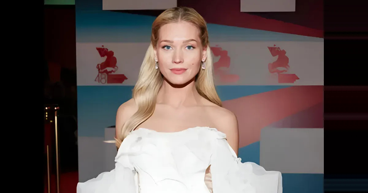 Кристина Асмус, Софья Синицына, Ида Галич, Павел Деревянко и Анна Снаткина на открытии ММКФ