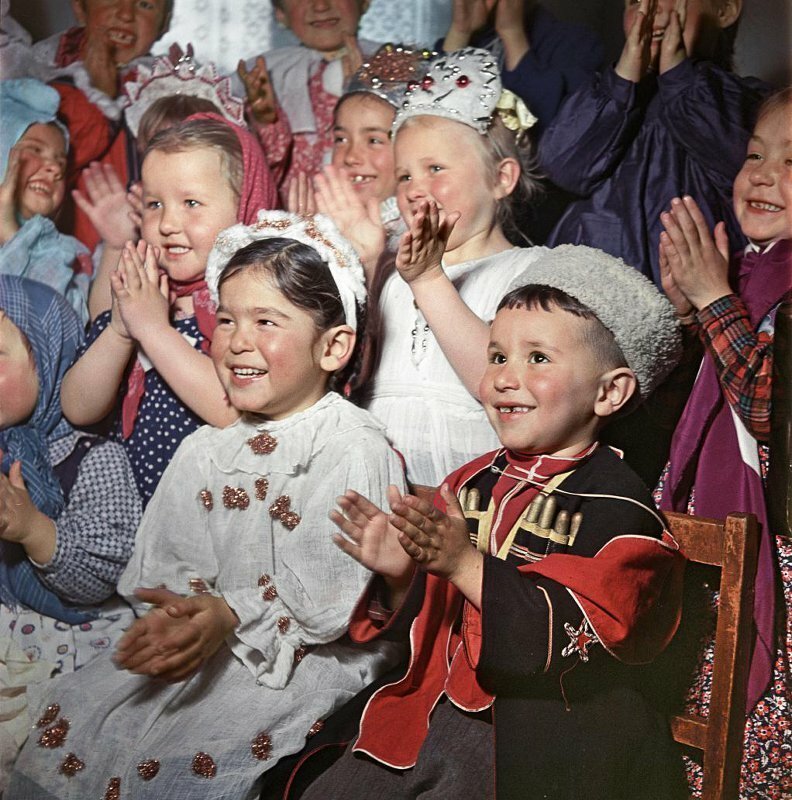 Детский сад на Памире. Таджикистан. Никита Козловский, 1957 год. Госкаталог, Огонек, СССР