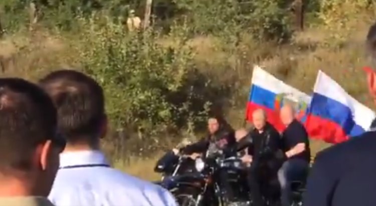Путин приехал на мотоцикле «Урал» на байк-шоу в Севастополе