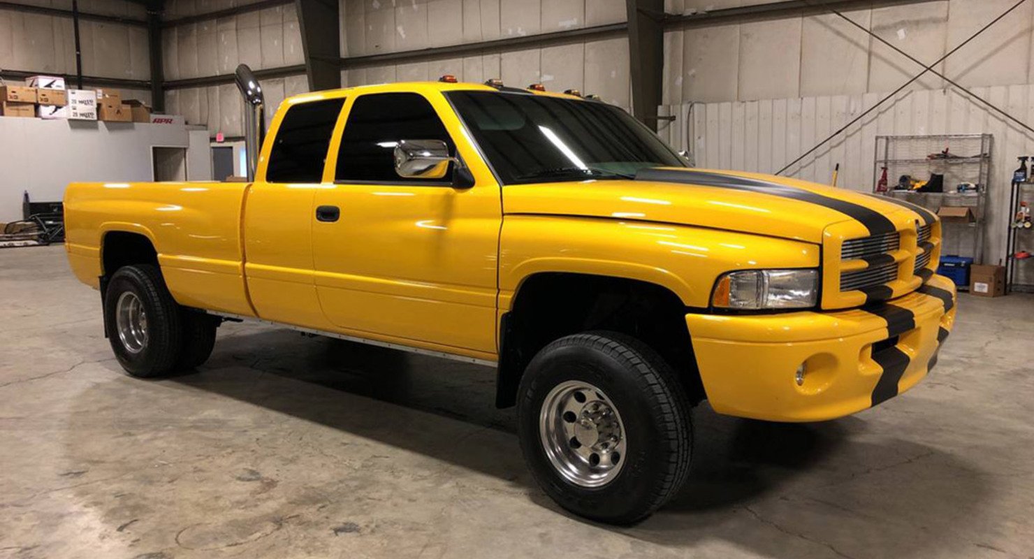 На продажу выставлен уникальный пикап Dodge Ram 1997 года за 2 300 000 рублей