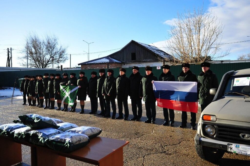 Сотрудники Астраханской таможни к Новому году подарили «Ниву» подразделению под Донецком