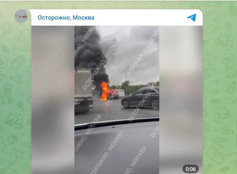 Грузовик вспыхнул рядом с заправкой на ТТК в Москве — пожар попал на видео