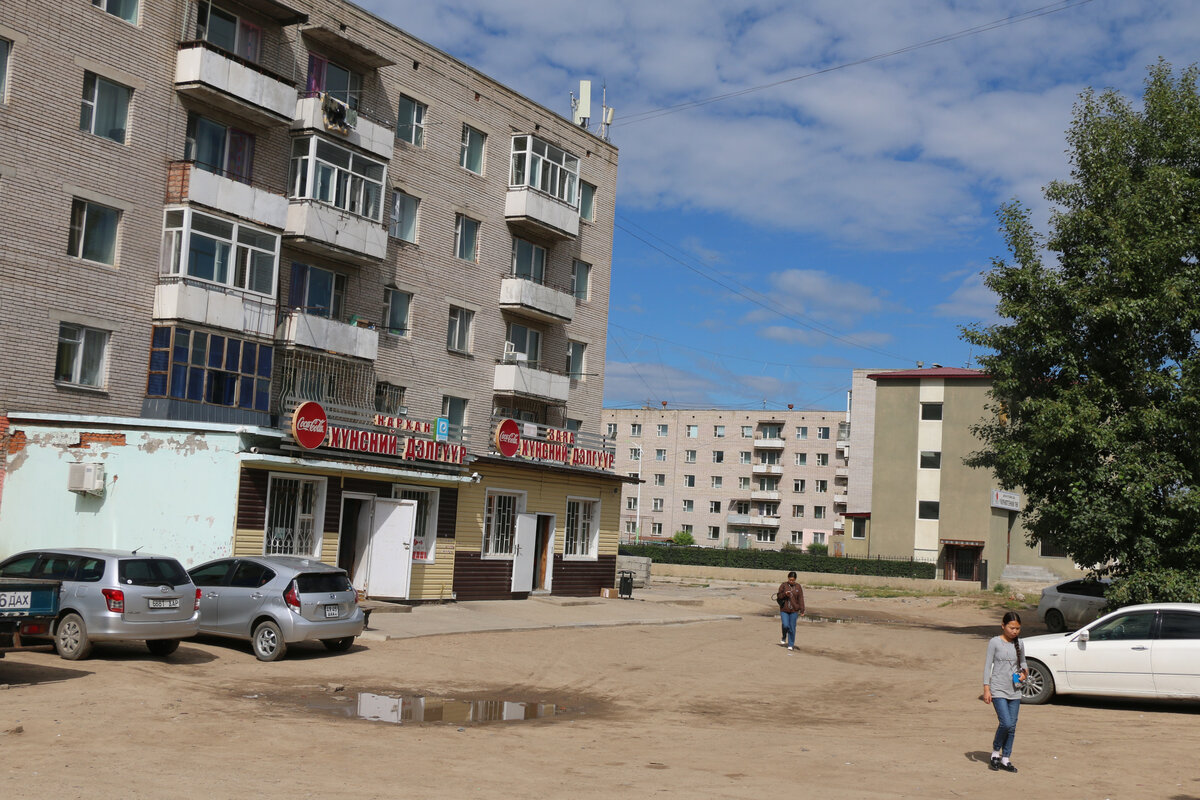  "Шестнадцатая союзная республика", "скотоводческая сверхдержава", "страна последних кочевников" - все эти эпитеты довольно точно подходят Монголии, стране, которую мало кто у нас хорошо себе...-7