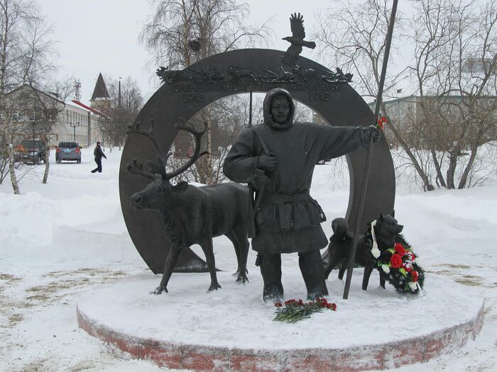 Нарьян-Мар. Памятник подвигу участников оленно-транспортных батальонов в годы Великой Отечественной войны