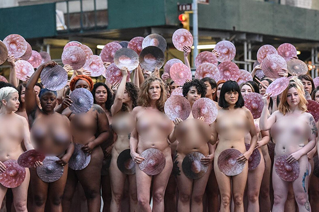 Обнаженные модели устроили акцию в знак протеста против цензуры в соцсетях wethenipple,Новости красоты