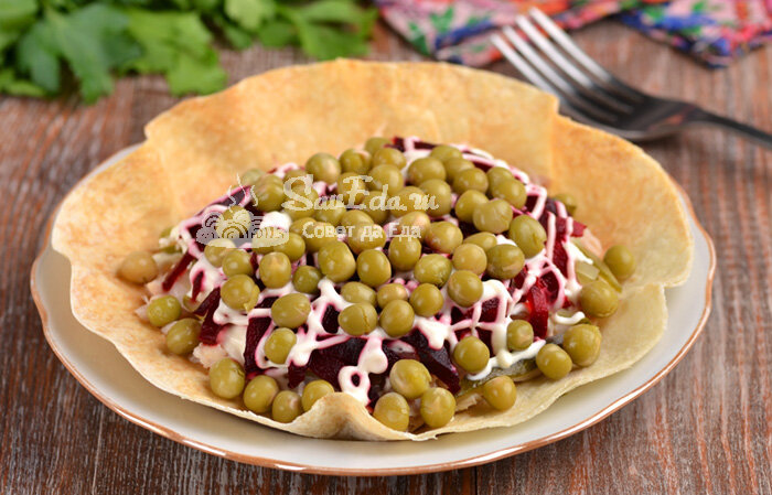 В этих салатах прекрасное сочетание продуктов. Они получаются вкусными, сочными, сытными и отлично подходят для праздничного стола. Один из них у меня всегда есть на праздничном столе.-7