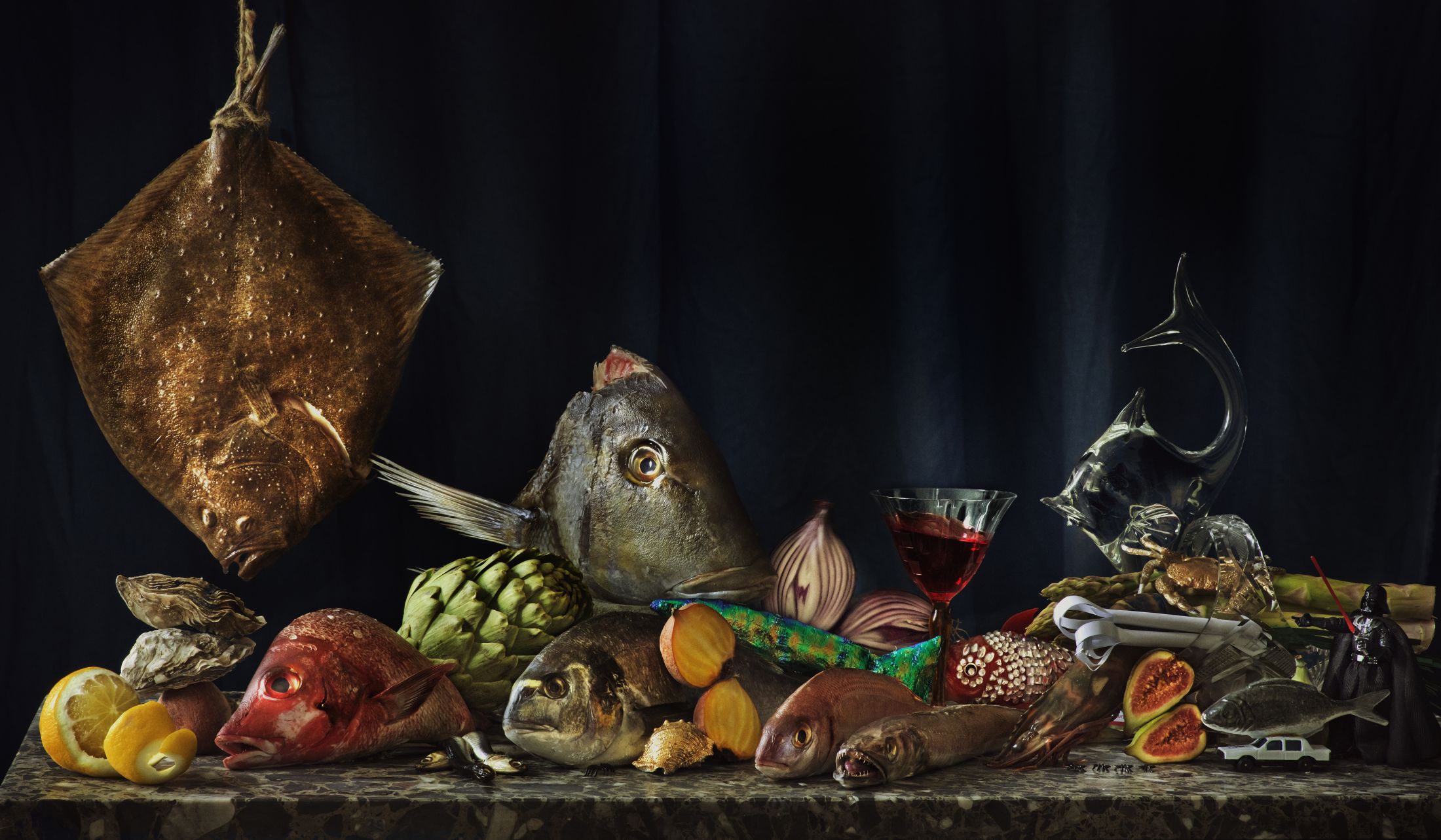 Чувственная роскошь Караваджо, украшенная атрибутами современного абсурда Чувственная роскошь Караваджо, украшенная атрибутами современного абсурда