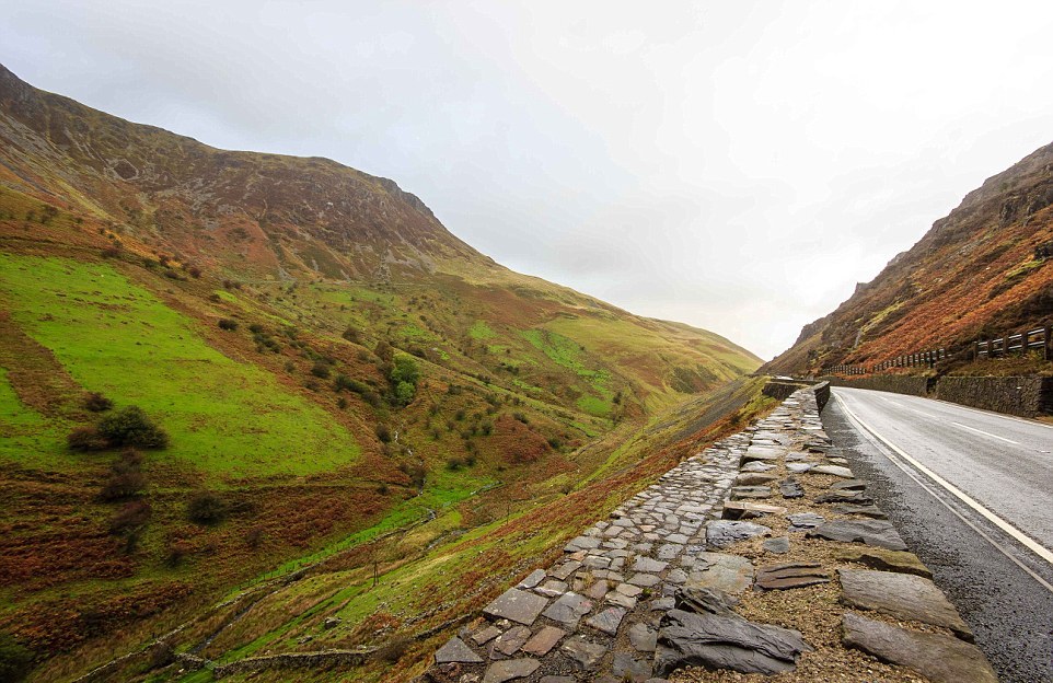 Пещера потерянных душ: заброшенное кладбище автомобилей, скрытое под валлийской горой 