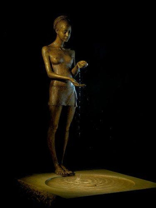 Скульптор из Польши создает шедевры из бронзы и воды