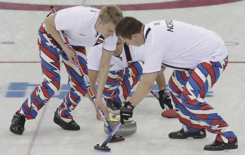 Не цирк, а Олимпиада: безумные штаны норвежской сборной по керлингу керлинг, мода, мок, олимпиада, олимпийская форма, спорт, фото, юмор