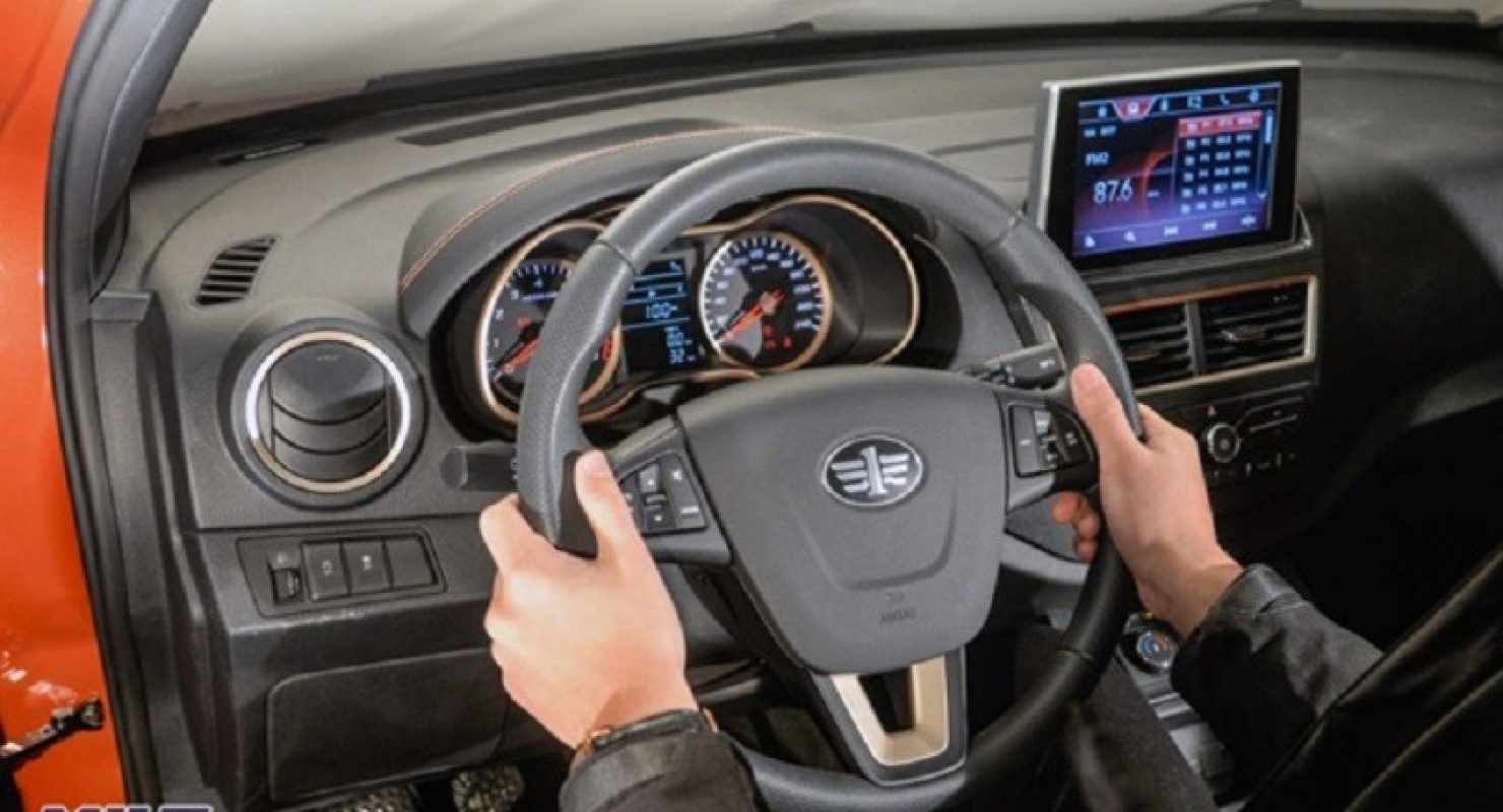 В автосалонах России стартовали реальные продажи нового кроссовера FAW Bestune T77