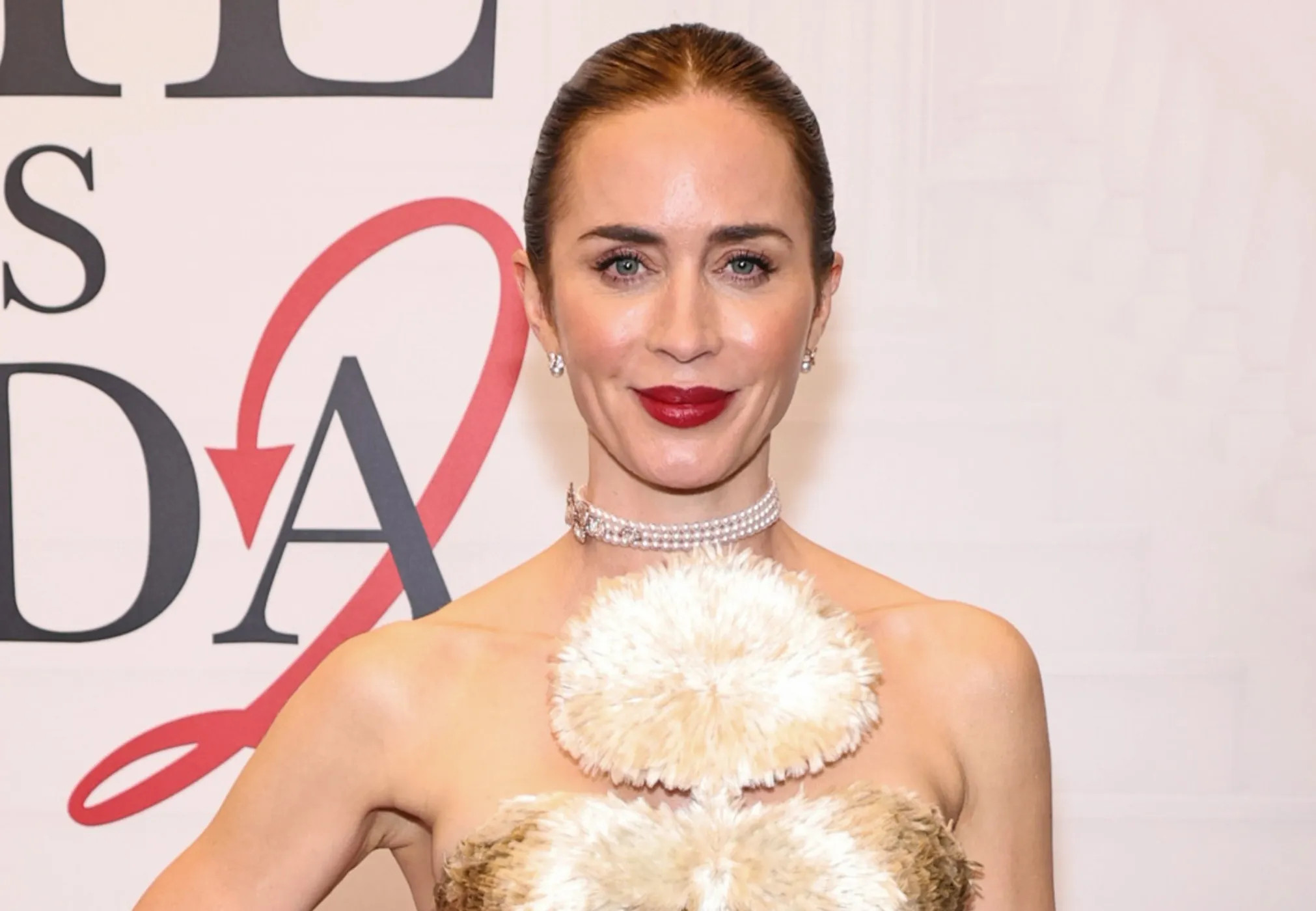 "Оторвана от реальности". Эмили Блант раскритиковали за совет не думать о деньгах