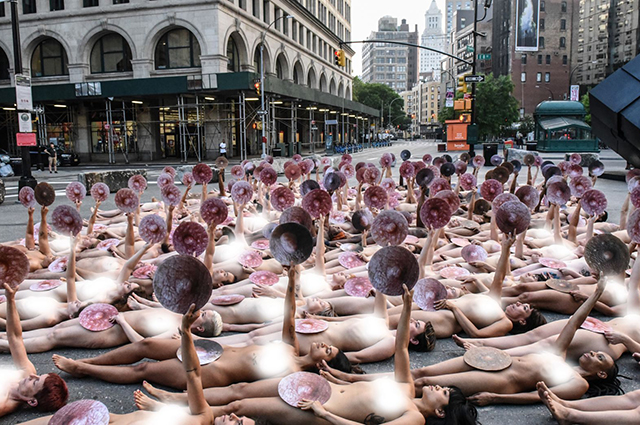 Обнаженные модели устроили акцию в знак протеста против цензуры в соцсетях wethenipple,Новости красоты