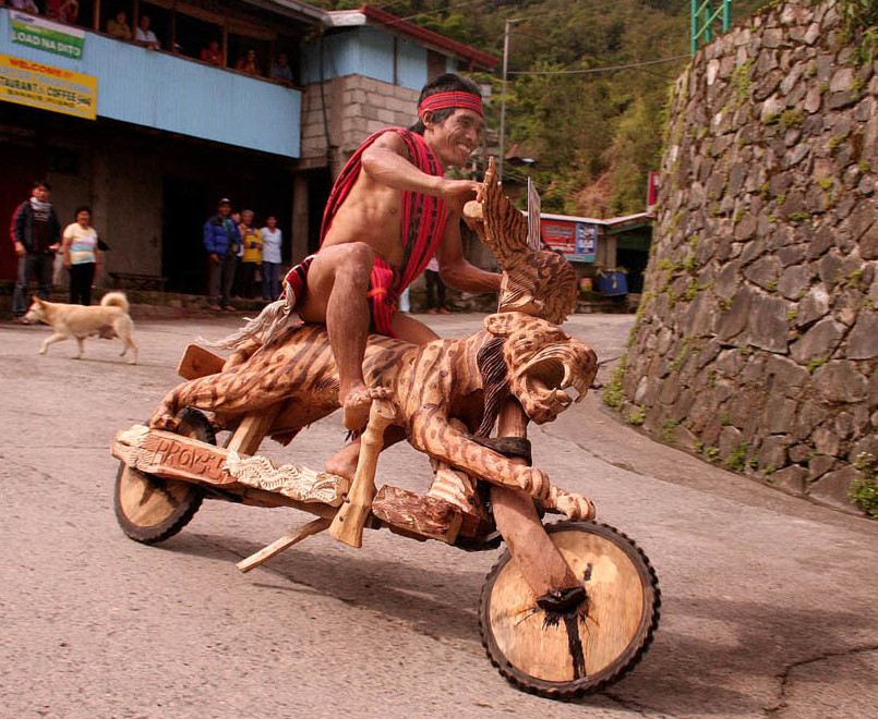 Племя аборигенов на Филиппинах делает деревянные мопеды. И они прекрасны! Племя аборигенов на Филиппинах делает деревянные мопеды. И они прекрасны! мото