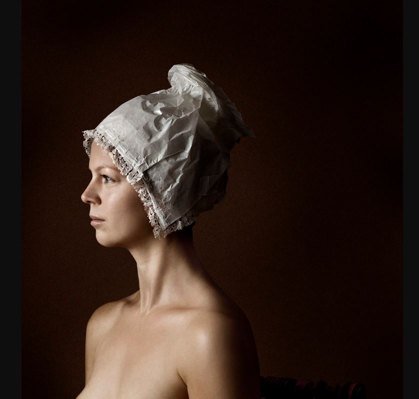 Чувственная роскошь Караваджо, украшенная атрибутами современного абсурда Чувственная роскошь Караваджо, украшенная атрибутами современного абсурда