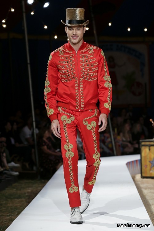 Moschino Круизная коллекция 2019 Moschino Круизная коллекция 2019