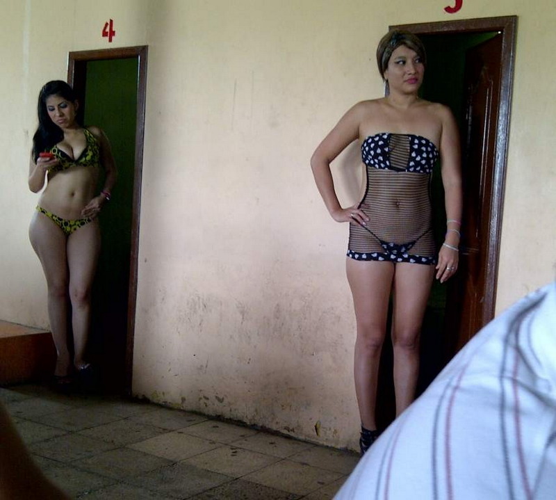 chastnie-foto-zhenshin-legkogo-povedeniya-seks-porno