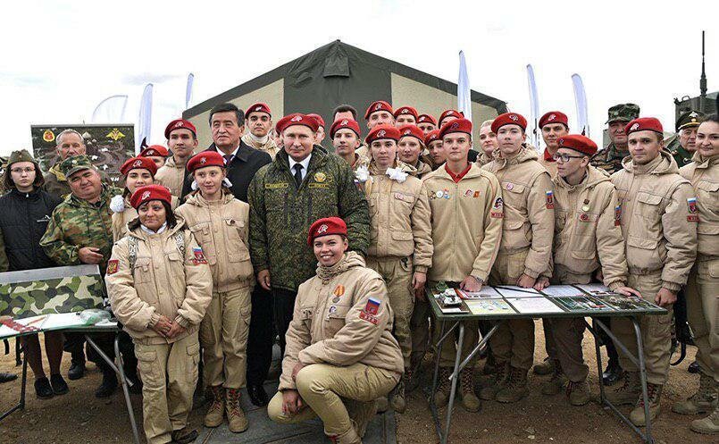 Почему молодые люди не поддерживают президента России Владимира Путина и "Единую Россию"? Почему молодые люди не поддерживают президента России Владимира Путина и "Единую Россию"?