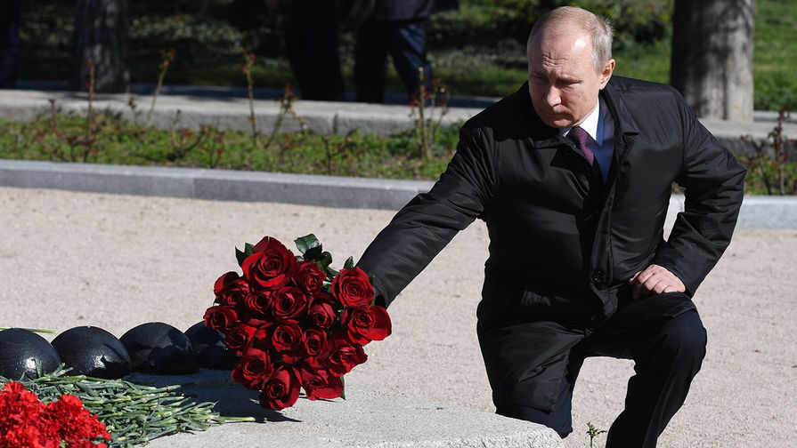 Путин принес цветы к монументу независимости Узбекистана в Ташкенте