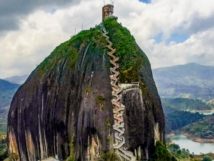  destinationlesstravel.com.