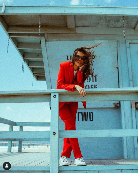 Девушка два месяца носила один костюм интересное,одежда,шоппинг