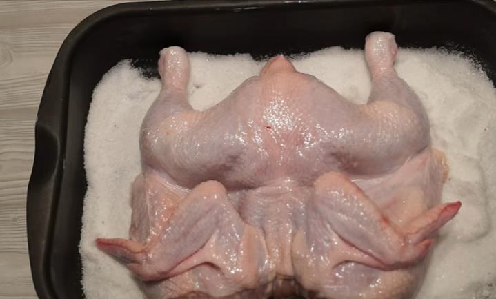 ✅ Курица  на соли  в духовке. Рецепт настолько прост, а вот результат, просто потрясает!  Курица получается обалденно сочная с сухой хрустящей корочкой.-3