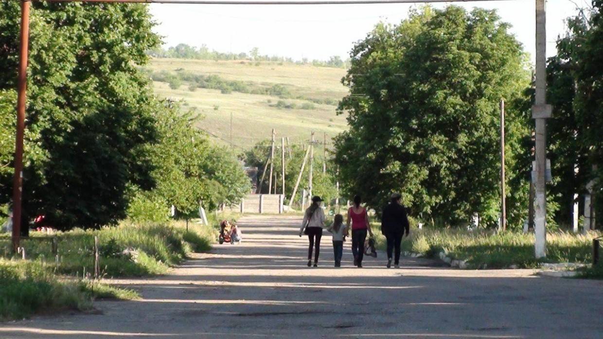 Жительница Николаевки поблагодарила русских бойцов за освобождение села