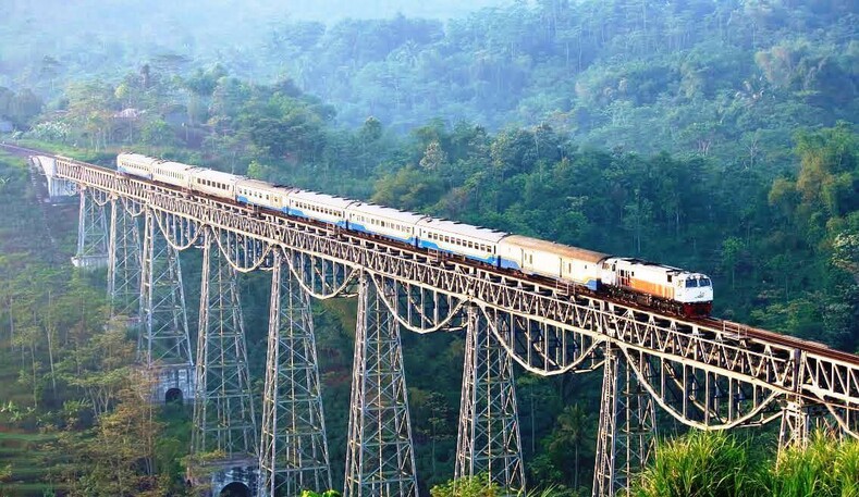 ТОП-10 самых захватывающих и страшных железнодорожных маршрутов в мире железная дорога,мир,путешествия