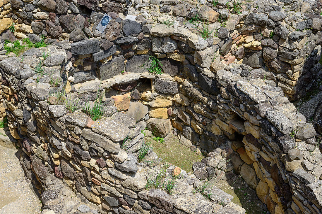 Су-Нуракси-ди-Барумини: монументальная башня древней цивилизации на территории итальянской Сардинии авиатур,автотуризм,велотуризм,виза,гид,города,заграница,Италия,мир,отдых,отпуск,поездка,путешествие,самостоятельные путешествия,страны,тур,туризм,турист,экология,экскурсионный тур