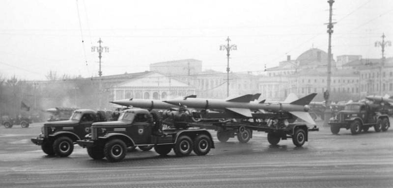 ЗИЛ-157: «автомат Калашникова» среди армейских грузовиков ЗИЛ-157: «автомат Калашникова» среди армейских грузовиков оружие