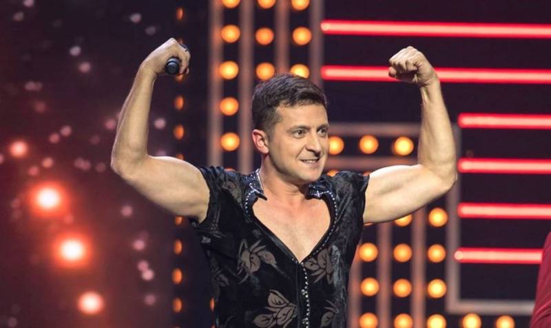 Бутафорские протесты радикалов в Киеве и «растяжка» Зеленского