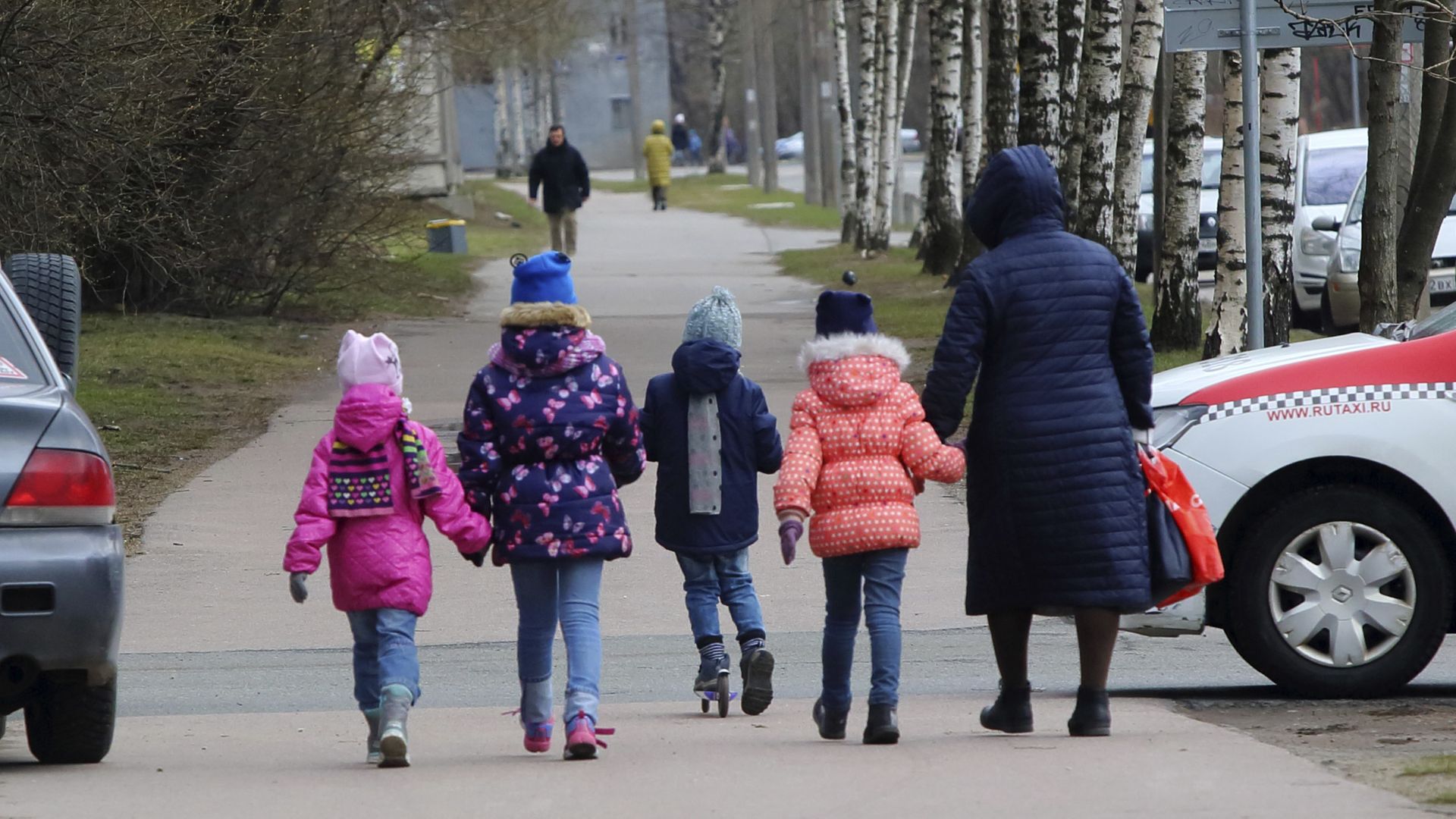 Сегодняшние новости о выплате детям. Семья Россия. Многодетная семья 2021. Хайдаршина многодетная семья. Семья многодетная Акимкиных.