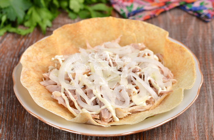 В этих салатах прекрасное сочетание продуктов. Они получаются вкусными, сочными, сытными и отлично подходят для праздничного стола. Один из них у меня всегда есть на праздничном столе.-4